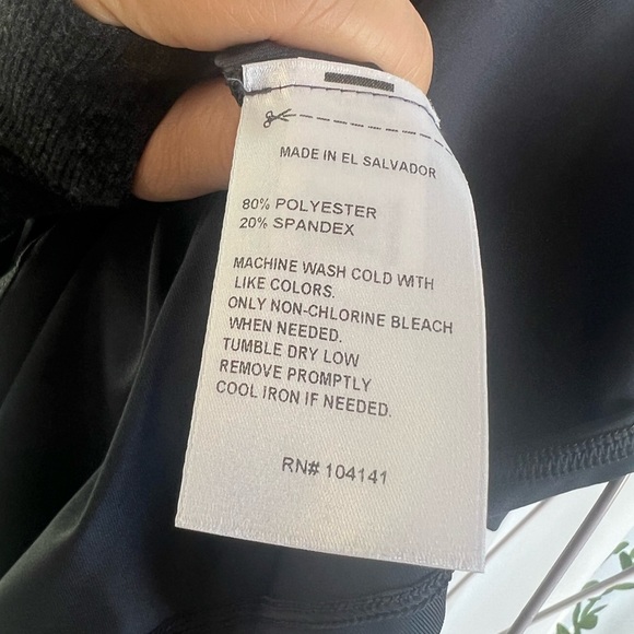 Reebok Small Grey Athletic T-Shirt - Picture 6 of 6